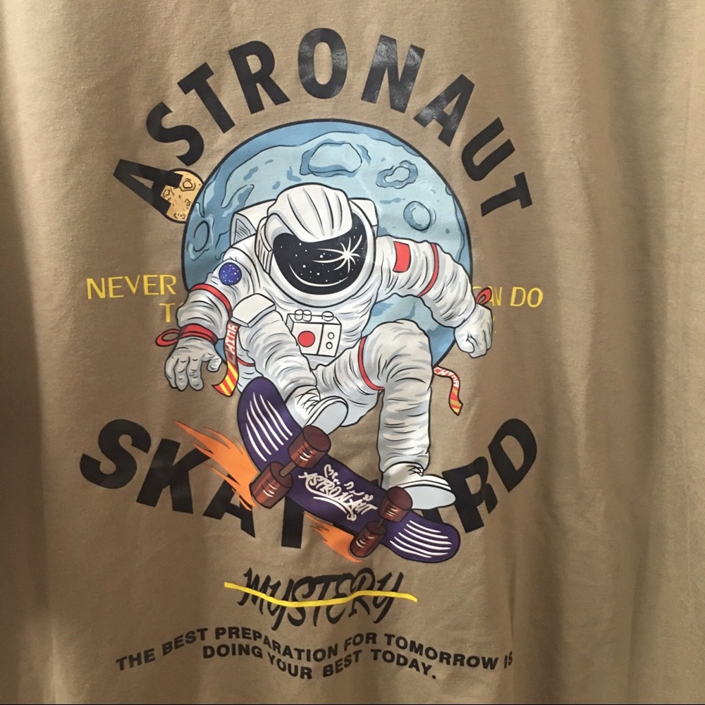 Astronaut Skateboarding Graphic T-Shirt Mens Size XL